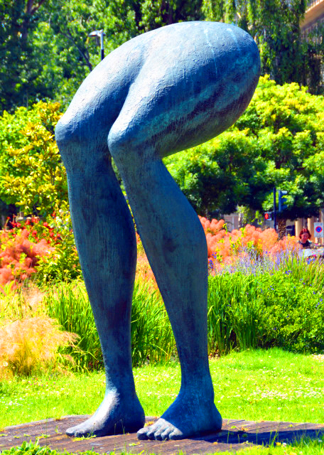 2024-06-21_40_Saint-Roch Square Public Park_Sculpture of To Reach the Finish You Have to Start by Henk Vish0001.JPG