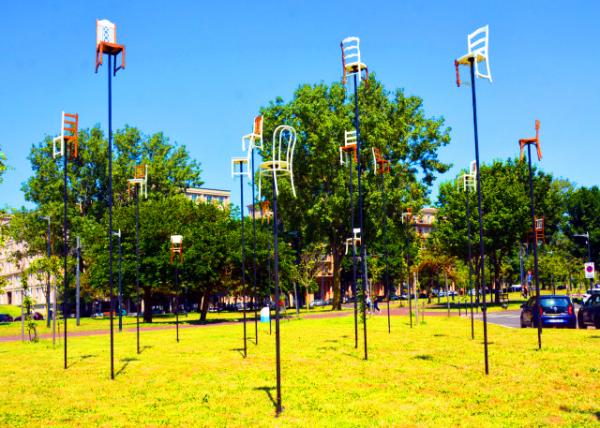 2024-06-21_45_Ave Foch & Blvd Fran?ois I_A Series of Poles of Varying Sizes w chairs Salvaged from Various Districts0001.JPG