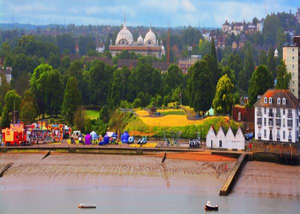2024-06-22_10_Gravesend Gurdwara Seen From the Essex Side of the River Thames0001.JPG