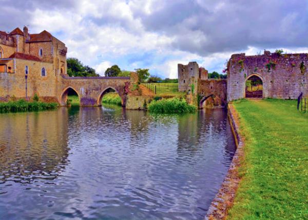 2024-06-22_06_A Wide Panoramic View of Leeds Castle from across the Moat on the North West Side0001.JPG