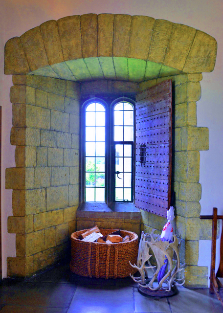 2024-06-22_27_Queen's Bathrm w Gothic Window0001.JPG