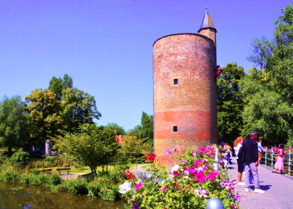 2024-06-23_03_Minnewaterpark_15th-Century Poertoren (Ammunition) Tower over Lovers Bridge0001.JPG
