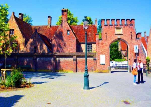 2024-06-23_21_School of Beguinage Monastery, an Antique Traditional Medieval Belgian House, w Brick Walls, Benches along the Sidewalk, & Paving Stone.JPG