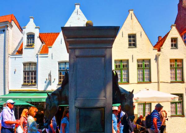 2024-06-23_220_Sculpture of Horse Head Drinking Fountain0001.JPG