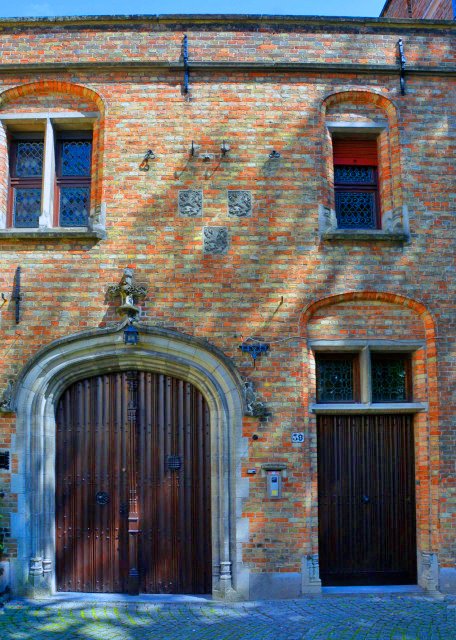 2024-06-23_37_Facade of Old Historic Bldg in the Medieval City0001.JPG