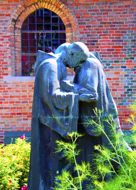 2024-06-23_50_Sculpture of 2 Monks0001.JPG