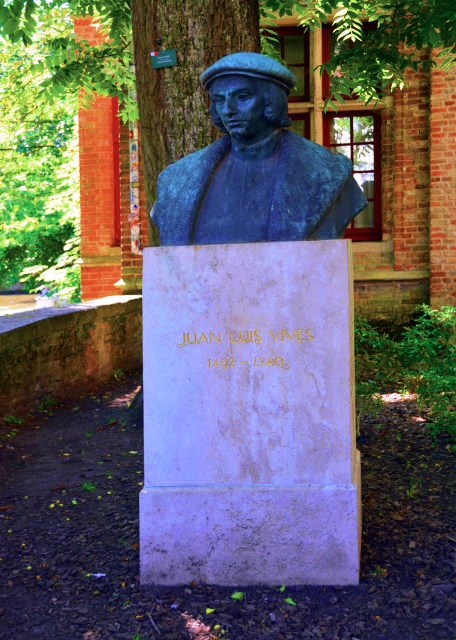 2024-06-23_55_Bust of Juan Luis Vives_ the Father of Modern Pychology Withdrew to Bruges after Lost Royal Favour0001.JPG