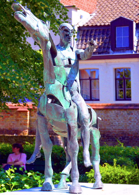 2024-06-23_67_Bronze Sculpture Depicting a Knight of the Apocalypse w Flemish Hof Arents in the Background0001.JPG