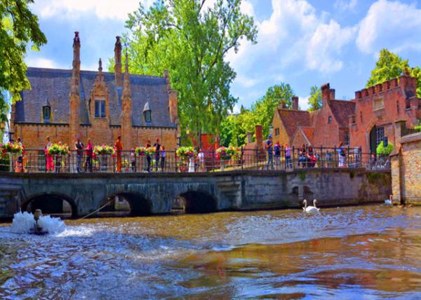 2024-06-23_129_Bruges offers visitors a journey into Europe's past, w its well-preserved bldgs & cobblestone streets reflecting.JPG