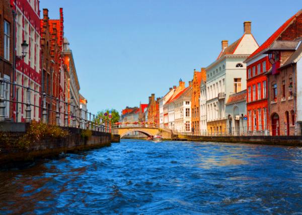 2024-06-23_137_Medieval Architecture along Serene Canals Shaping the Cityscape_ Often Referred to as Venice of the North0001.JPG