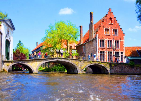 2024-06-23_127_Begijnhofbrug to Béguinage of Bruges, the Only Preserved in Belgium, Dating back to XIII Century Built to Give Ho.JPG