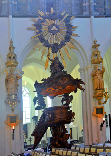 1772423279564599.jpg 2024-06-23_143_A Carved Wooden Pulpit0001.JPG