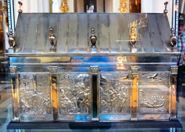 2024-06-23_184_Baroque Shrine of St. Boniface Created in 1624 in Silver & Containing the Relics of St. Boniface, Bishop of Mainz i.JPG