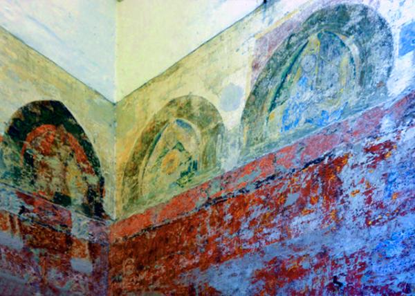 2024-06-23_209_Murals w a Painting of Angels Playing Music on the Upper Part of the Dimly Lit Wall0001.JPG