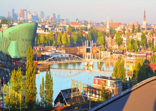 2024-06-24_03_Cityscape Narrow Old Houses_ Canals_ Boats Bird's Eye View0001.JPG