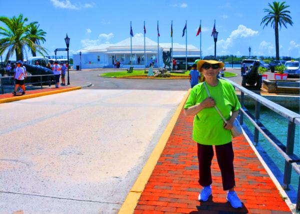 2024-08-08_45_Statue of Sir George Somers by Cruise Ship Terminal0001.JPG