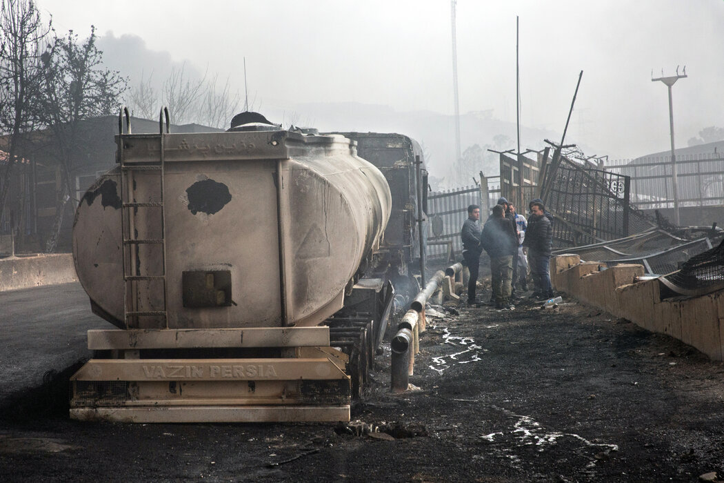 �����ʵº�����һ��ʯ�ʹ�����ʩ��Ϊ��ϮĿ�꣬ͼΪ��ը�ٵ��͹޳���



