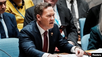 美国常驻联合国代表迈克·沃尔兹在纽约联合国总部举行的联合国安理会会议上就伊朗和中东局势的制裁决议发表讲话。(2026年3月12日)