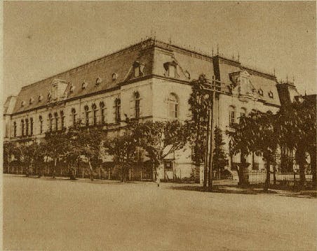 1773576244583300.jpeg 总督府图书馆建筑以前曾是殖产局博物馆的所在地.jpeg