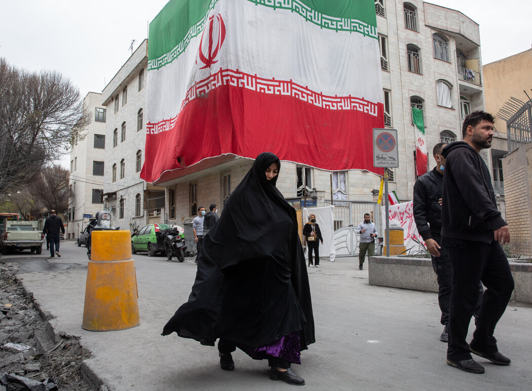 ���գ��º���һ���ڿ�Ϯ������Ľ��������ʹ�������š�