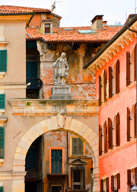 1774028174662842.jpg 2018-07-10_Bldg_Statue of Scipione Maffei & Façade of Old Palace on Piazza dei Signori 0001.JPG