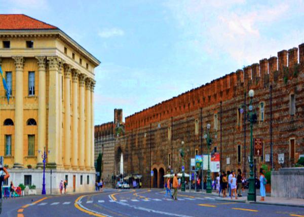 2018-07-10_Piazza Bra_City Hall & Citadel �����V���������d�c�Ǡ�0001.JPG