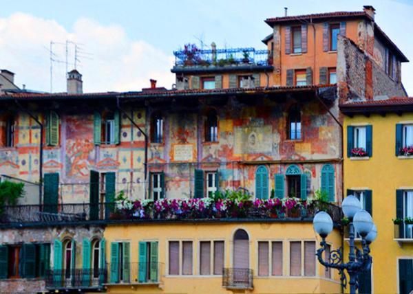 2018-07-10_Piazza Erbe_Casa dei Mazzanti in 13C �ٲݏV����ʮ�����o�޽����Rٝ��֮��0001.JPG