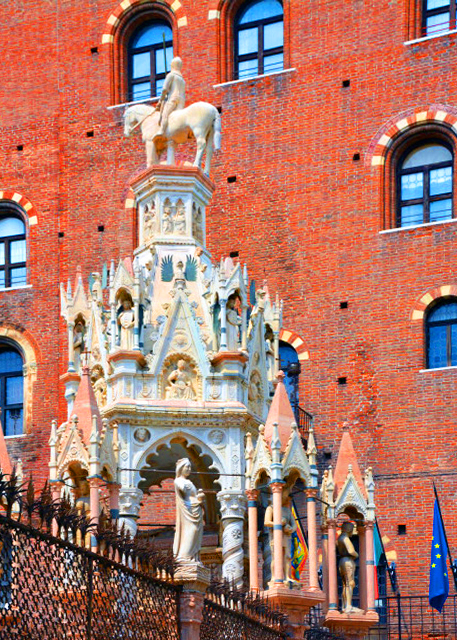 1774028498728317.jpg 2018-07-10_Tomb of Cansignorio della Scala_ 13750001.JPG