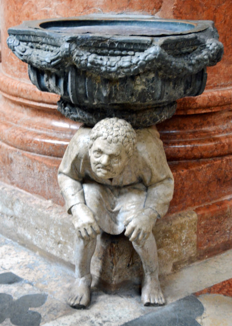 2018-07-10_Church_Sant'Anastasia_Stoup_The Hunchback by Gabriele Caliari �Ӳ��ﰣ������������0001.JPG