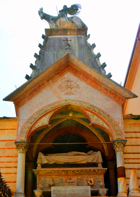 2018-07-10_Church_Santa Maria Antica_Tomb of Cangrande_Sarcophagus and Effigy ��������֮Ĺ��ʯ�׺�ʥ��001.JPG