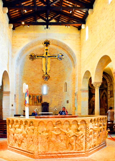 2018-07-10_Church_Sant'Elena_ Wooden Trussed Ceiling over Baptismal Font ʥ�����ȡ�ϴ����Ϸ�ľ������컨��0001.JPG