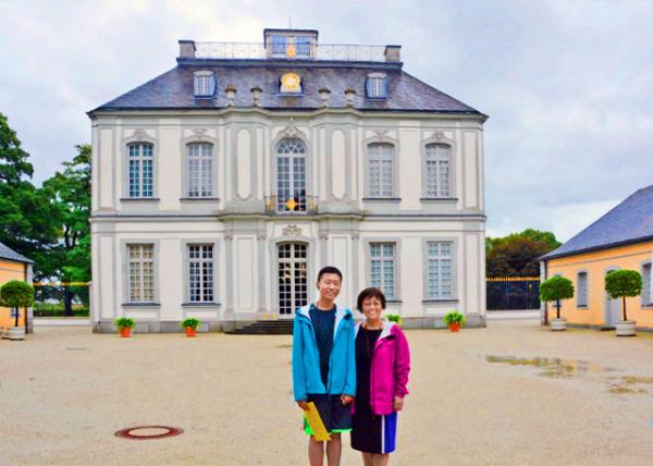 2017-08-18_Schloss Falkenlust_Courtyard Side-20001.JPG