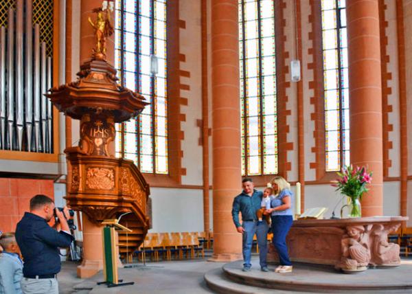 2017-08-20_Church of the Holy Spirit_Baptizing ϴ��0001.JPG