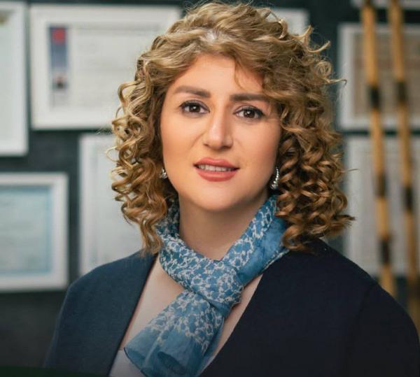 （Ameneh Soleimani 是医生，）.jpg