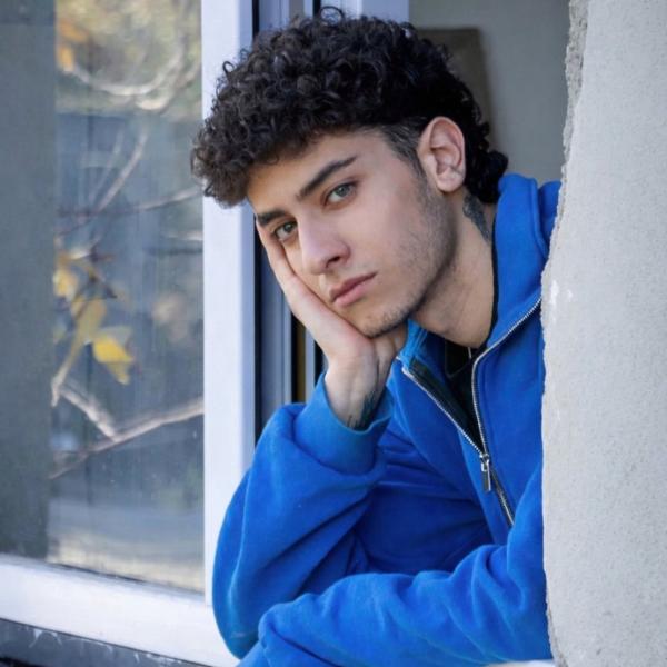 0013 HECFoBlbAAACslY.jpg