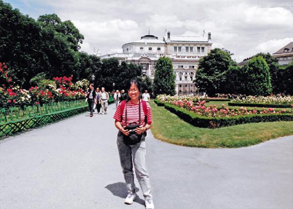 1996-06-15_Vienna_Burggarten0001.jpg