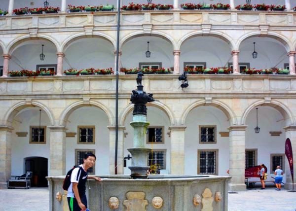 2017-07-07_Mariendom_Courtyard ͥԺ0001.JPG