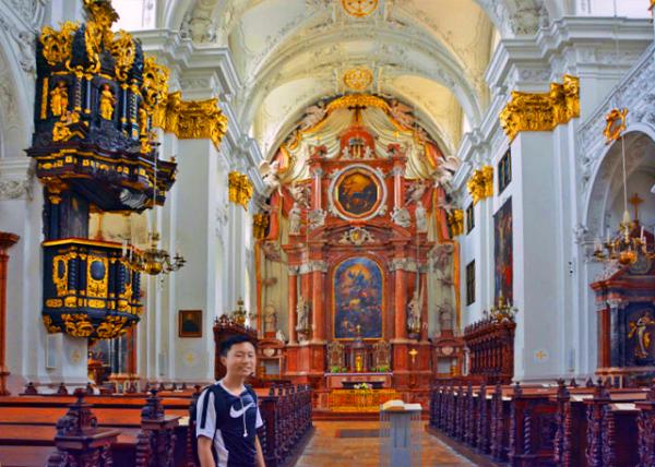 2017-07-07_Pfarramt Ursulinenkirche_Nave-20001.JPG