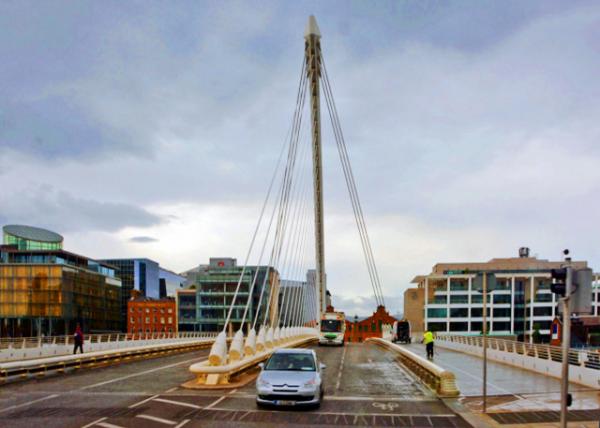 2016-07-10_Samuel Beckett Bridge_The Forward Curved Pylon w 31 Cable Stays and 2 Cack Stays ����31�����³Ÿ˺�������Ÿ˵�ǰ��ʽ����-60001.JPG