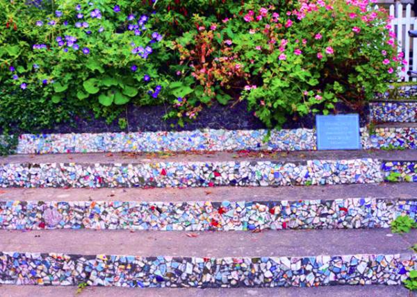 2016-07-08_Little Chapel of Guernsey_Steps w Seashells, Pebbles, & Broken China ���ǣ�����ʯ�������ʯ��0001.JPG