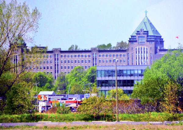 2017-05-28_Hôtel-Dieu de Qu��bec �����˴�ѧҽԺ����l0001.JPG