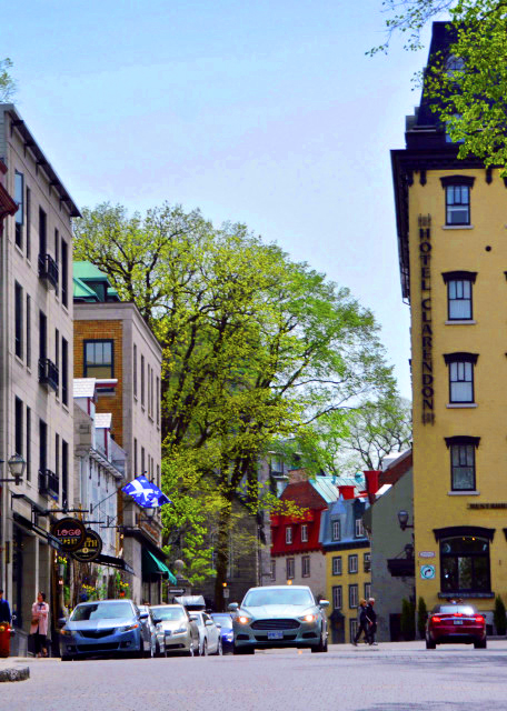 2017-05-28_Rue Sainte-Anne a Quaint Main Street w Picturesque Heritage Architecture ӵ�о��������ĵĹ�������ʥ���ݽ�0001.JPG