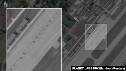 2026年3月10日,卫星图像显示,在中国福建省龙田空军基地,一排老旧的歼-6战斗机(已改装成攻击无人机)整齐地排列在跑道旁。