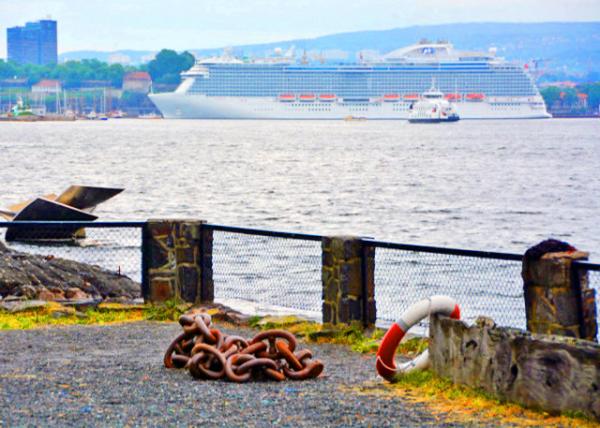 2016-06-26_Regal Princess @ Søndre Akershus Pier ����������������ͣ���ڰ�����˹����ͷ20001.JPG
