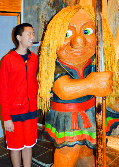 1774719364238092.jpg 2016-06-26_Holmenkollen Ski Jump Store-30001.JPG