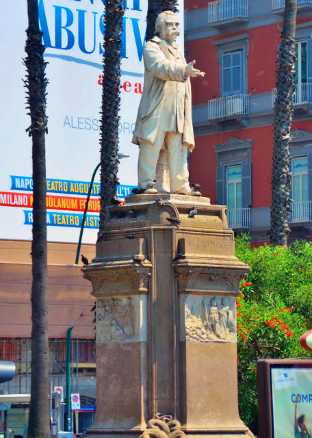 2015-07-03_Statue of Nicholas Love @ Piazza Vittoria ���������˹�����0001.JPG
