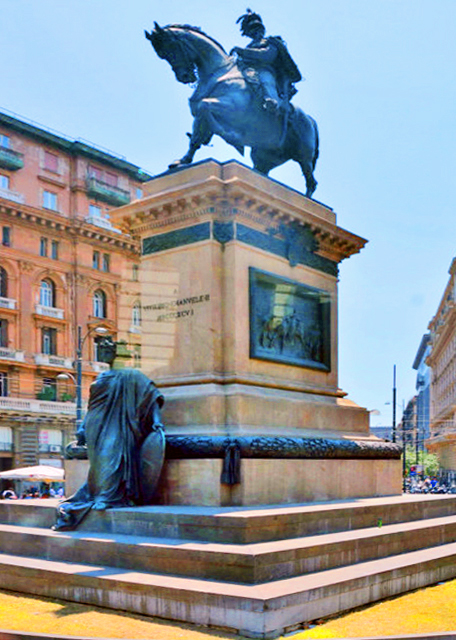 2015-07-03_Statue Vittorio Emanuele II @ Piazza Bovio ����ά�˶ࡤ����Ŧ������0001.JPG