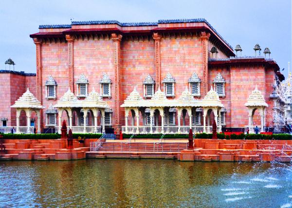 2024-05-04_Marble Mandaps in Font of the Inner Sanctum0001.JPG