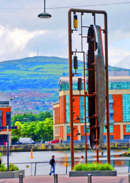 2016-07-11_Belfast_Sculpture of Titanic Model ̩̹��˺�ģ�͵���0001.JPG