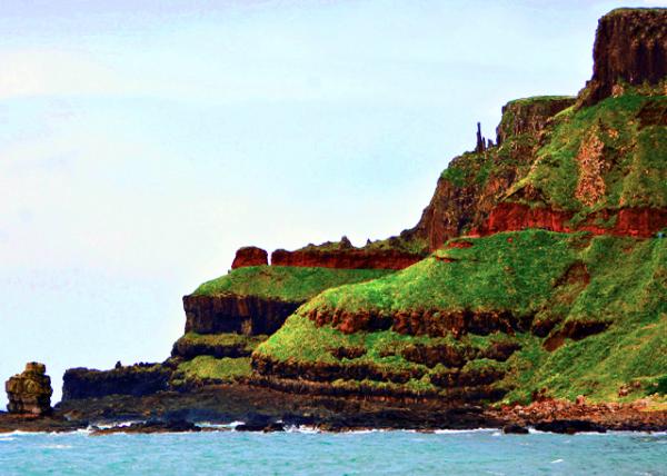 2016-07-11_Giant's Casueway_Chimney Tops over Amphitheatre0001.jpg